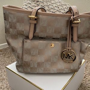Michael Kors Jet Set white and gold tote